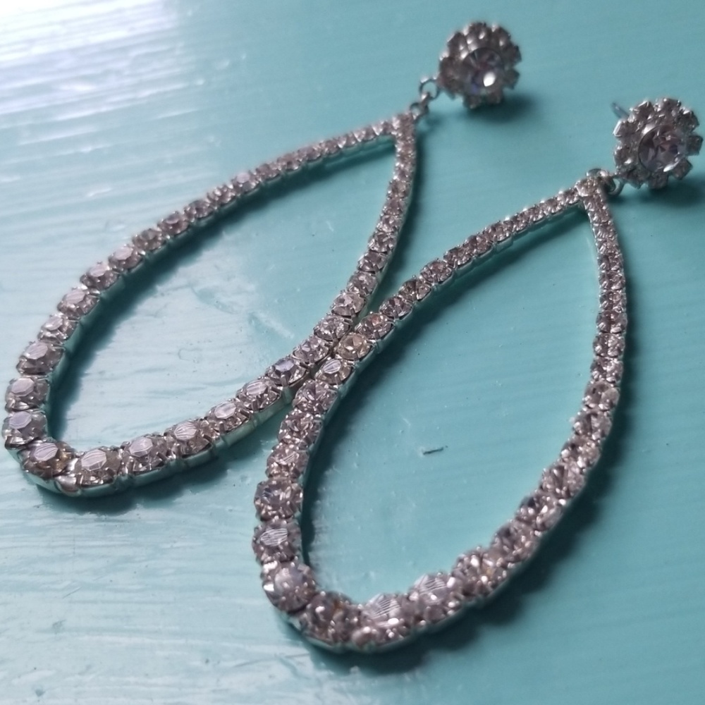 Dangle rhinestone earrings